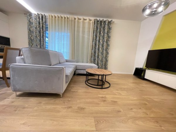 Tirane, jepet me qera apartament 1+1+Ballkon Kati 5, 65 m² 750 € (rruga e Barrikadave)