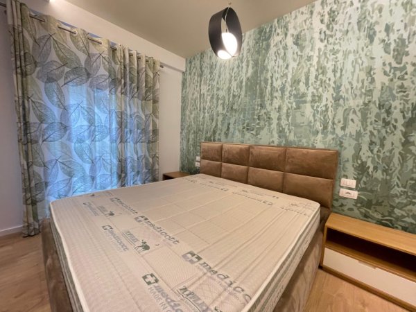 Tirane, jepet me qera apartament 1+1+Ballkon Kati 5, 65 m² 750 € (rruga e Barrikadave)