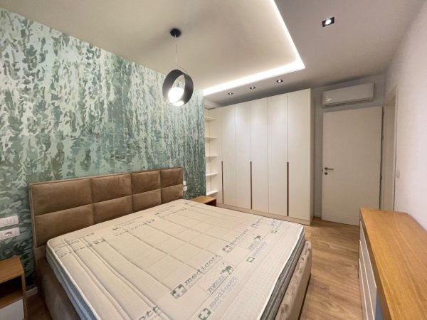 Tirane, jepet me qera apartament 1+1+Ballkon Kati 5, 65 m² 750 € (rruga e Barrikadave)