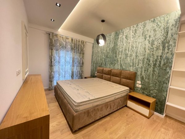 Tirane, jepet me qera apartament 1+1+Ballkon Kati 5, 65 m² 750 € (rruga e Barrikadave)