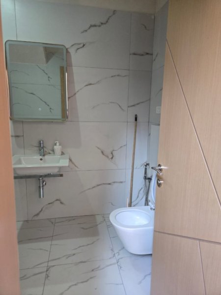 Tirane, jepet me qera apartament duplex 5+1+Aneks+Ballkon Kati 3, 150 m² 150 € (Rruga e Dibres)