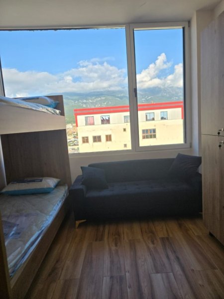 Tirane, jepet me qera apartament duplex 5+1+Aneks+Ballkon Kati 3, 150 m² 150 € (Rruga e Dibres)