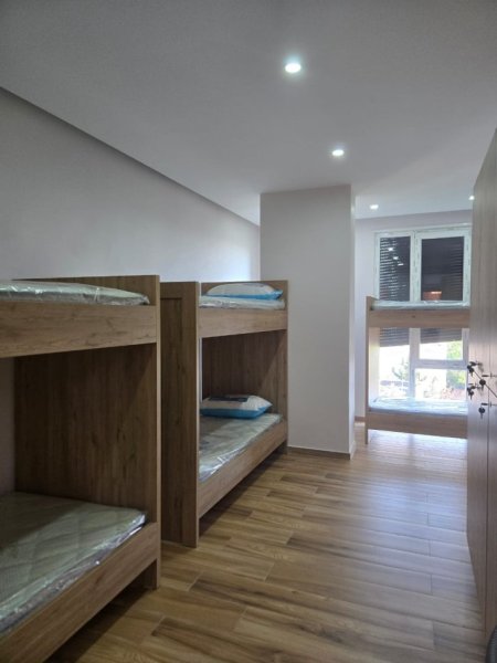 Tirane, jepet me qera apartament duplex 5+1+Aneks+Ballkon Kati 3, 150 m² 150 € (Rruga e Dibres)