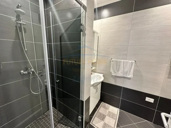Tirane, jepet me qera apartament 3+1+Ballkon Kati 3, 109 m² 1.300 €