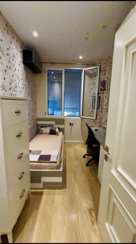 Tirane, shes apartament 2+1+Ballkon Kati 4, 82 m² 214.000 € (Kopshti Botanik te Pizzeri Pavaroti)
