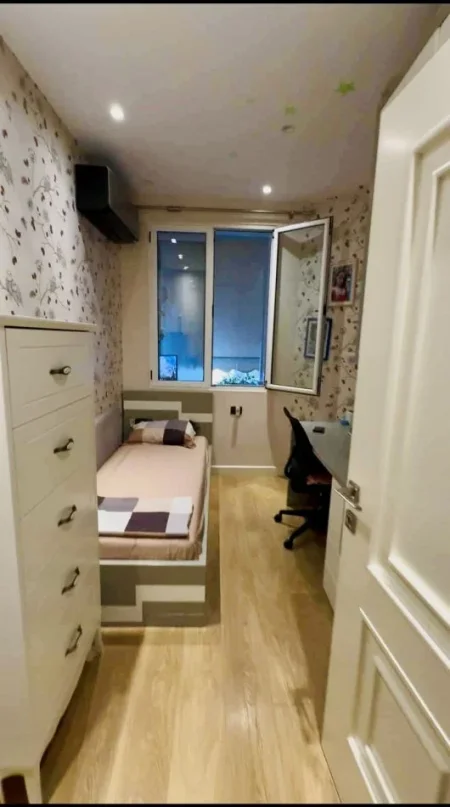 Tirane, shes apartament 2+1+Ballkon Kati 4, 82 m² 214.000 € (Kopshti Botanik te Pizzeri Pavaroti)