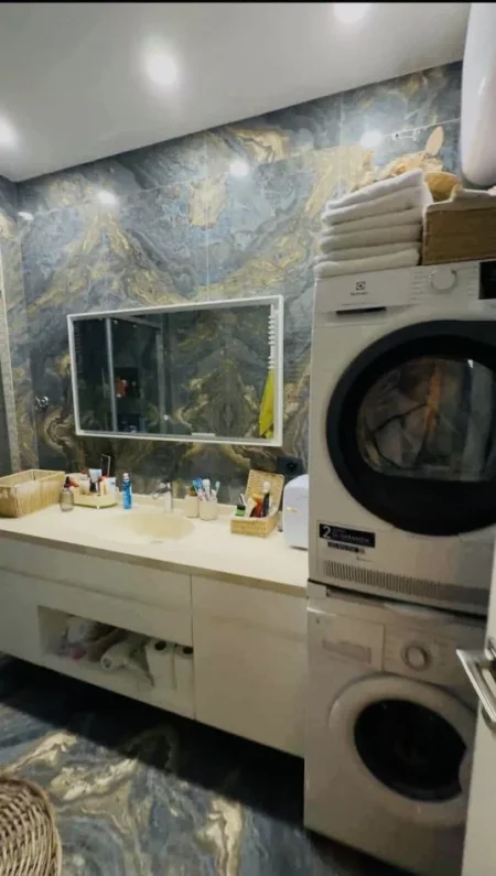 Tirane, shes apartament 2+1+Ballkon Kati 4, 82 m² 214.000 € (Kopshti Botanik te Pizzeri Pavaroti)