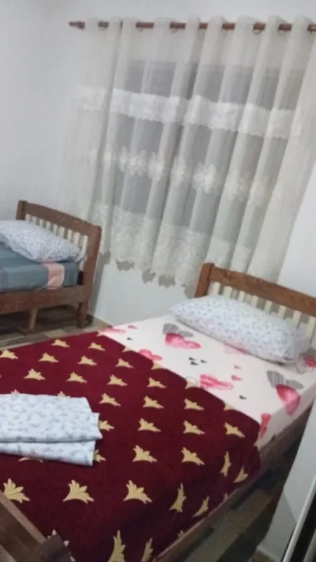 Tirane, jepet me qera apartament 2+1+Ballkon Kati 1, 75 m² 500 € (Te Shkolla e Bashkuar)