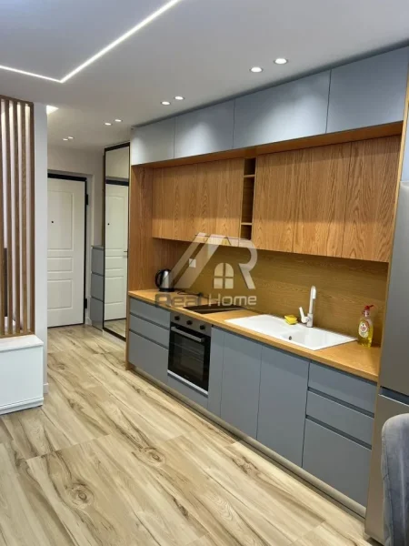 Tirane, jepet me qera apartament 1+1 Kati 5, 75 m² 650 € (Selvia)