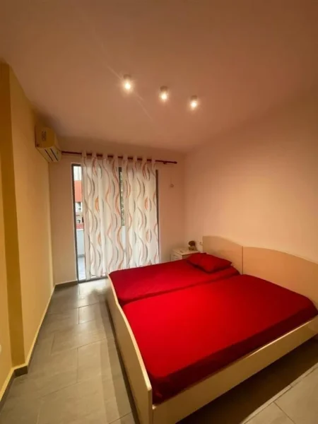 Tirane, jepet me qera apartament 1+1 Kati 3, 88 m² 500 € (Rrethi Astir ,Harli Kafe)