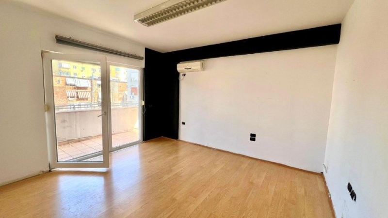 Me Qera : Zyre me 3 Ambiente Pune 📍Sheshi Wilson (Posta 8) - 800€ || Kt.3 - S.110m² -Vendodhje Perfekte✨️