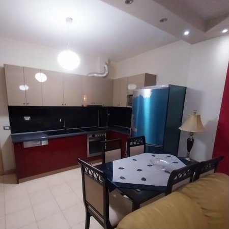 Tirane, jepet me qera apartament 1+1 Kati 3, 65 m² 450 € 