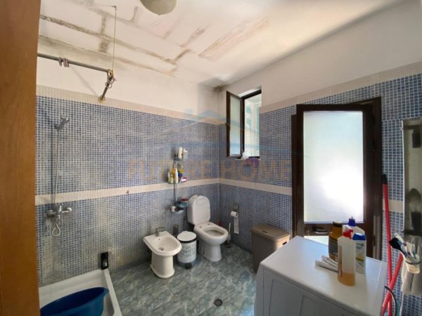 Tirane, jepet me qera apartament 2+1+Ballkon Kati 2, 127 m² 650 € 