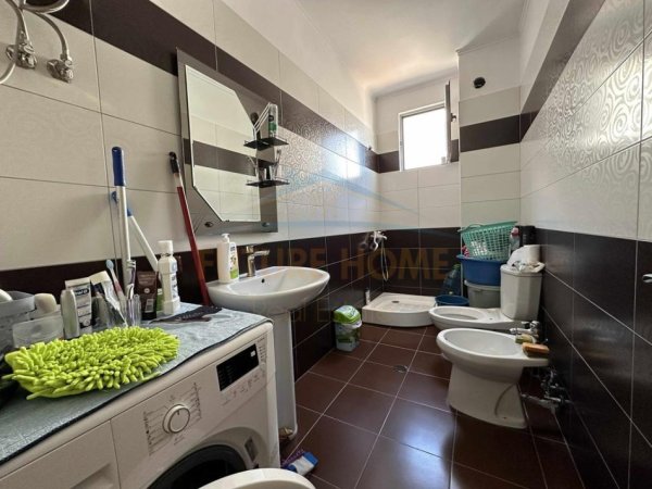 Tirane, jepet me qera apartament 2+1+Ballkon Kati 6, 96 m² 590 € 