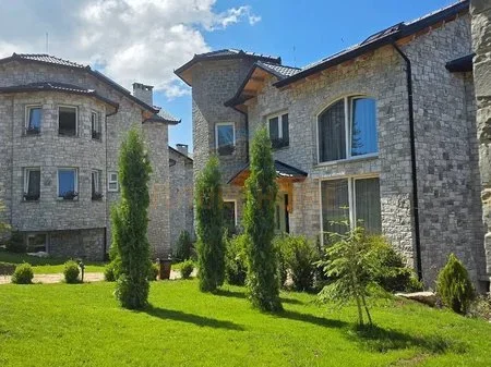 Korce, shitet hotel , 3.190 m² 7.000.000 € (Voskopoje)