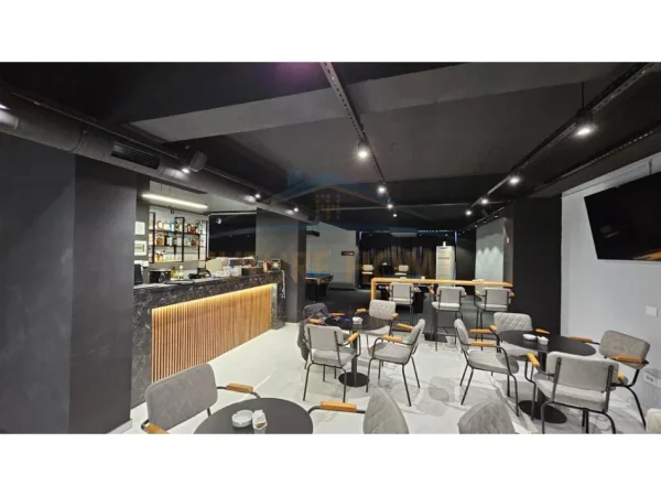 Durres, shitet ambjent biznesi Kati 2, 186 m² 300.000 € (Rruga e Portit)