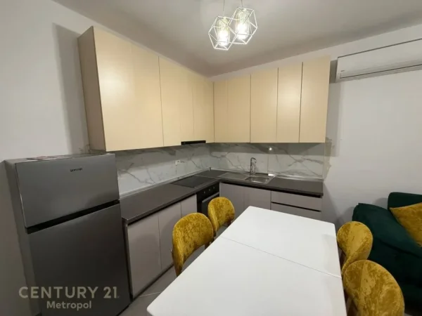 Tirane, jepet me qera apartament 2+1+Aneks+Ballkon Kati 5, 92 m² 580 € (Ali Demi)