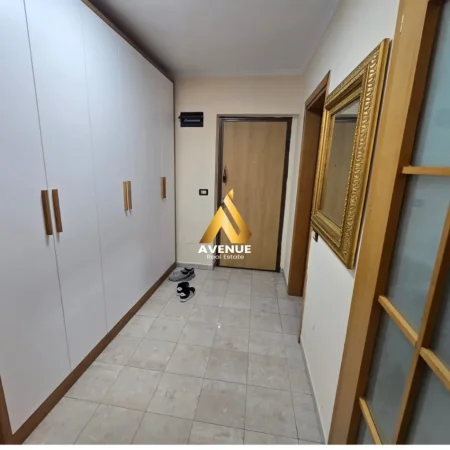 Tirane, jepet me qera apartament 1+1+Ballkon Kati 5, 60 m² 600 € (RESHIT PETRELA)