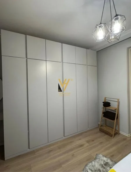 Tirane, jepet me qera apartament 1+1+Ballkon Kati 4, 65 m² 850 € (BLLOK)