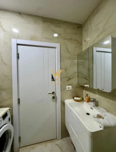 Tirane, jepet me qera apartament 1+1+Ballkon Kati 4, 65 m² 850 € (BLLOK)