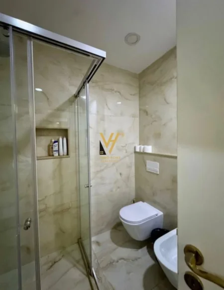 Tirane, jepet me qera apartament 1+1+Ballkon Kati 4, 65 m² 850 € (BLLOK)