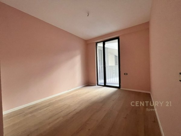 Tirane, jepet me qera zyre Kati 8, 144 m² 1.000 € (Rrugen Mine Peza)