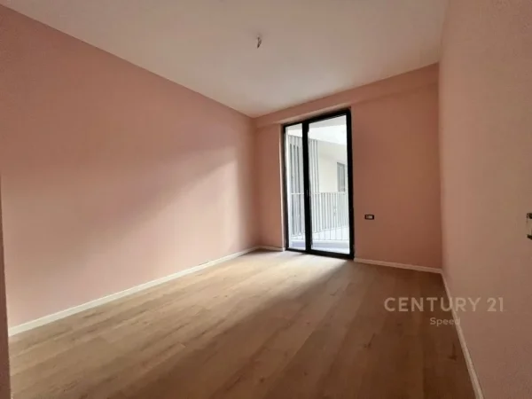 Tirane, jepet me qera zyre Kati 8, 144 m² 1.000 € (Rrugen Mine Peza)