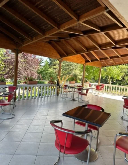 Korce, shitet hotel Kati 0, 3.100 m² 400.000 € (KORCE)