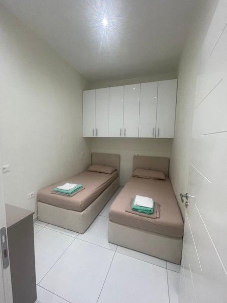 Jepet me Qera Super Apartament 2+1 tek Fundi i Jordan Misjes, Kati 3, 80 m² 450 €uro