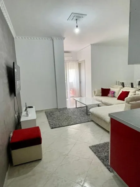 Tirane, jepet me qera apartament 2+1+Ballkon Kati 2, 100 m² 700 € (Prane Hipotekes)