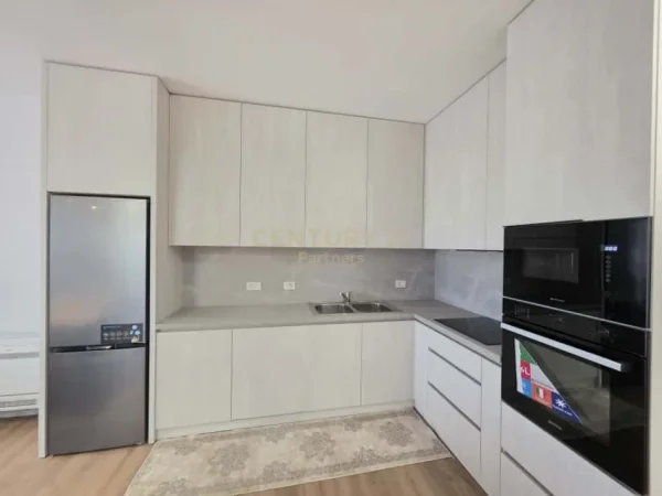 Tirane, jepet me qera apartament 2+1 Kati 3, 100 m² 800 € (DON BOSKO)