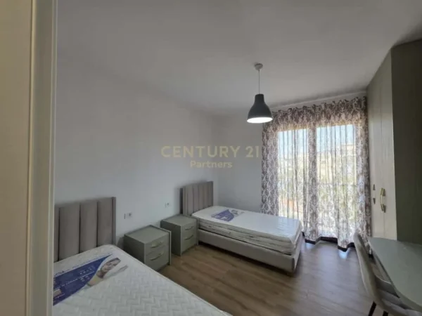 Tirane, jepet me qera apartament 2+1 Kati 3, 100 m² 800 € (DON BOSKO)