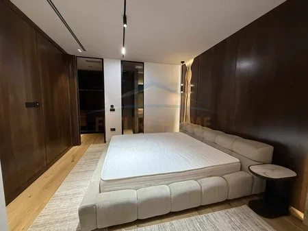 Tirane, jepet me qera apartament 3+1 Kati 2, 159 m² 2.500 € 