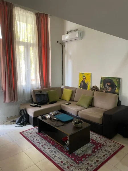Tirane, jepet me qera apartament 1+1+Ballkon Kati 2, 70 m² 450 € (Pallatet - Grand)