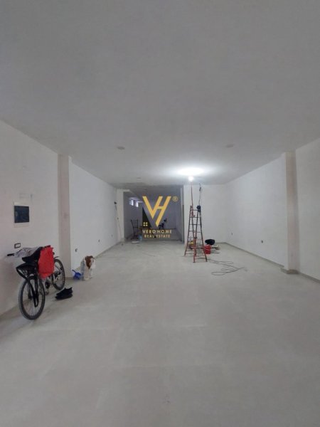 Tirane, jepet me qera dyqan Kati 0, 110 m² 2.500 € (NISHARAKU)