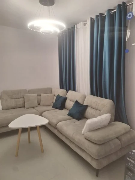 Tirane, jepet me qera apartament 1+1+Ballkon Kati 9, 77 m² 700 € (Rruge Kosovarve)