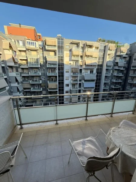 Tirane, jepet me qera apartament 1+1 Kati 5, 65 m² 550 € (Spitali amerikan 3)