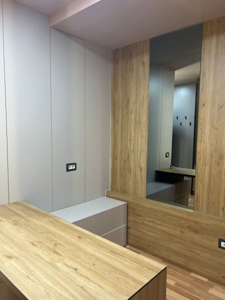 Jepet me Qera Zyrë tek Mine Peza Afer Prokurorise,Kati 0, 19 m² 300 €uro