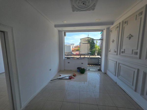 Tirane, jepet me qera ambjent biznesi Kati 2, 47 m² 400 € (Rruga e DIbres)