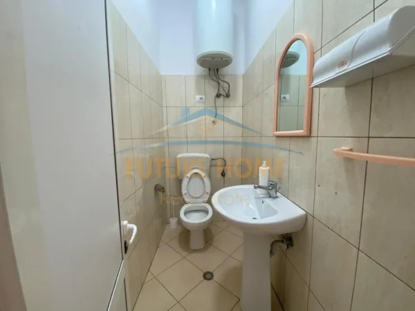 Tirane, jepet me qera ambjent biznesi Kati 0, 1.358 m² 28.000 € (Bllok)
