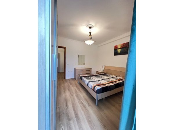 Tirane, jap me qera apartament 1+1 Kati 7, 70 m² 400 € (Fresku)