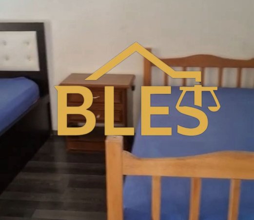 Tirane, jepet me qera shtepi 2+1 Kati 3, 90 m² 350 € (Rruga Kristaq Mone)
