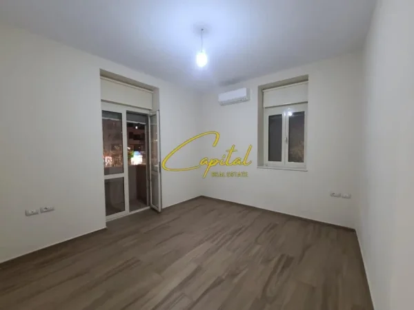 Tirane, jepet me qera zyre Kati 1, 75 m² 1.000 € (BULEVARDI ZOGU I)