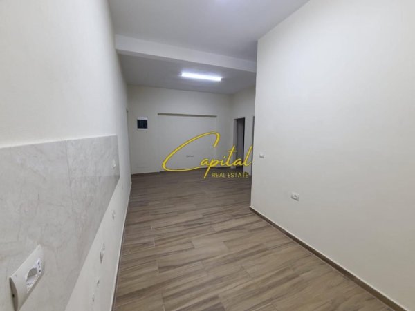 Tirane, jepet me qera zyre Kati 1, 75 m² 1.000 € (BULEVARDI ZOGU I)