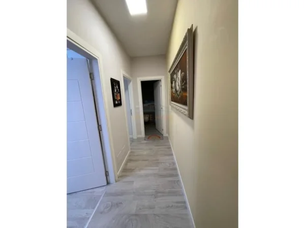 Tirane, jepet me qera apartament 2+1 Kati 5, 83 m² 700 € 
