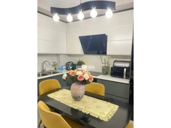 Tirane, jepet me qera apartament 1+1 Kati 7, 70 m² 800€/muaj (Stadiumi Dinamo)