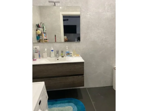 Tirane, jepet me qera apartament 1+1 Kati 7, 70 m² 800€/muaj (Stadiumi Dinamo)