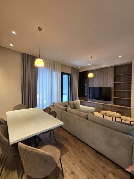 Tirane, jepet me qera apartament 2+1 Kati 5, 128 m² 1.200 € (kompleksi delijorgji)