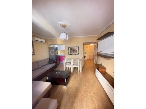 Tirane, jap me qera apartament 1+1 , 400€ (Shkolla Bashkuar)