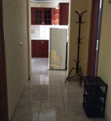 Tirane, jepet me qera apartament 2+1+Ballkon Kati 7, 97 m² 500 € (Rruga Kastriotët)
